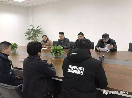 城開(kāi)投公司領導班子慰問高鐵站前廣場一線職工
