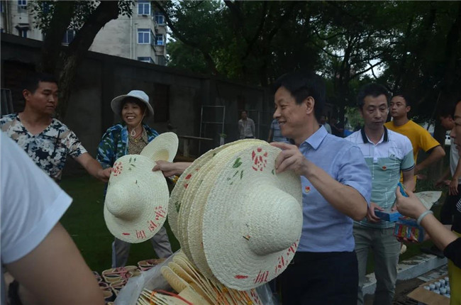 炎炎夏日送清涼,點滴關懷暖人心——城投集團各黨支部開(kāi)展“送清涼”慰問一線員工活動